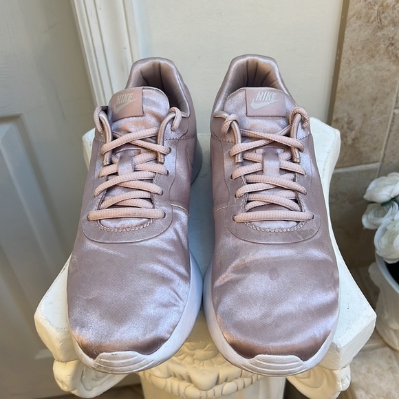 NIKE TANJUN PINK SATIN RUNNING SNEAKER - Picture 10 of 17